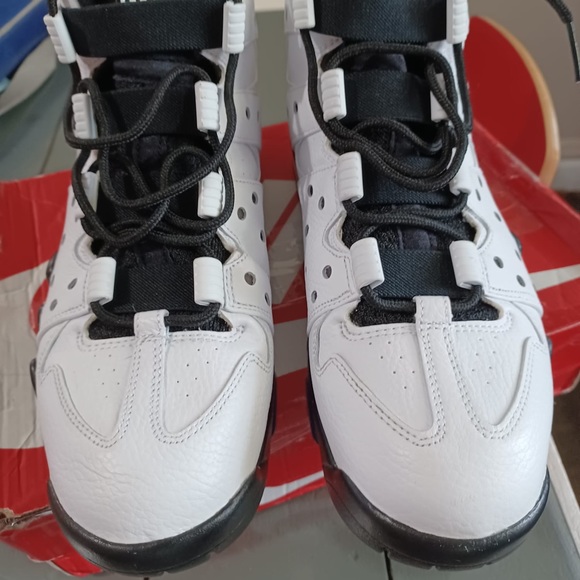 Nike Air Max Barks Sneakers - Picture 5 of 9